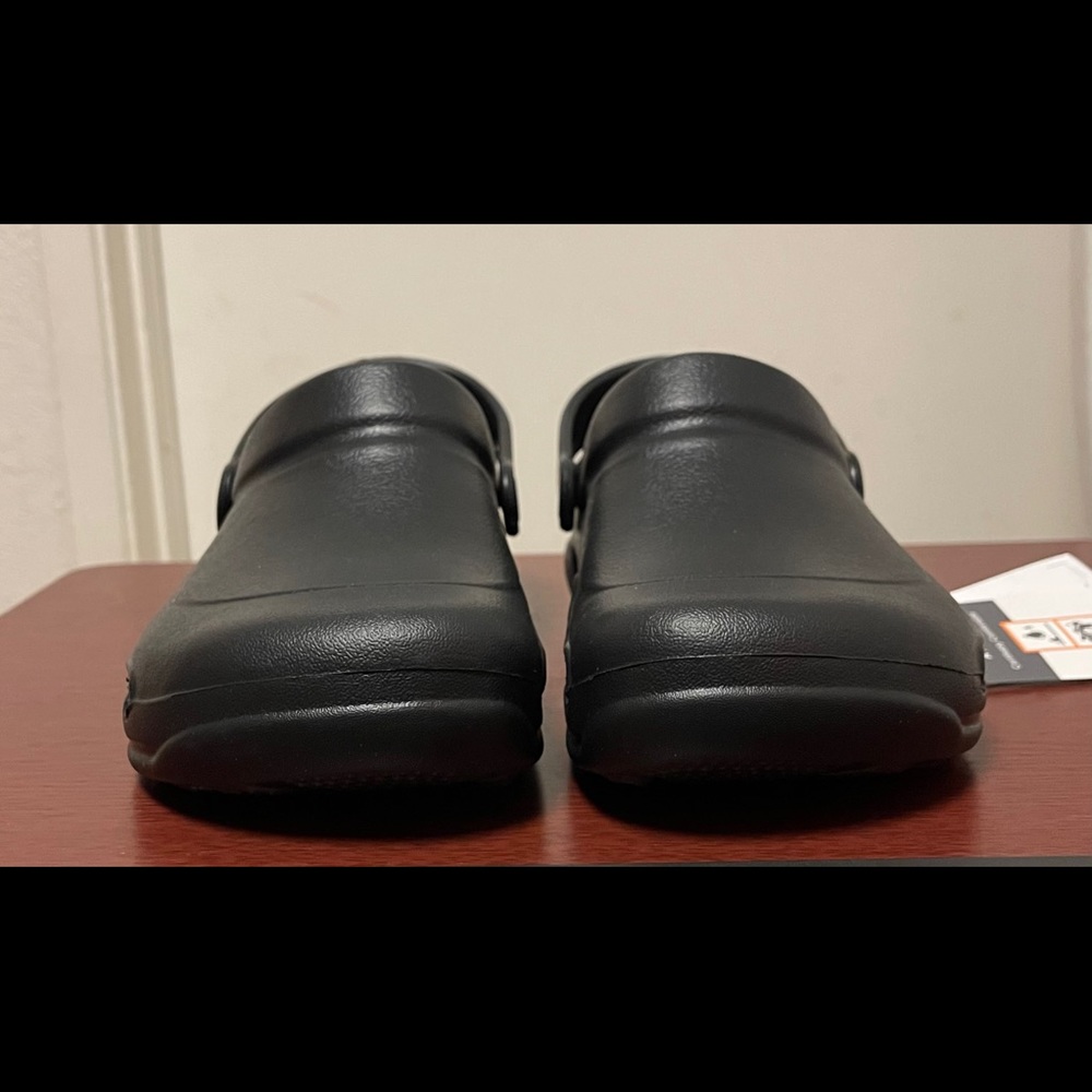Crocs at work black women sizes varies  water proof, easy - Picture 2 of 7